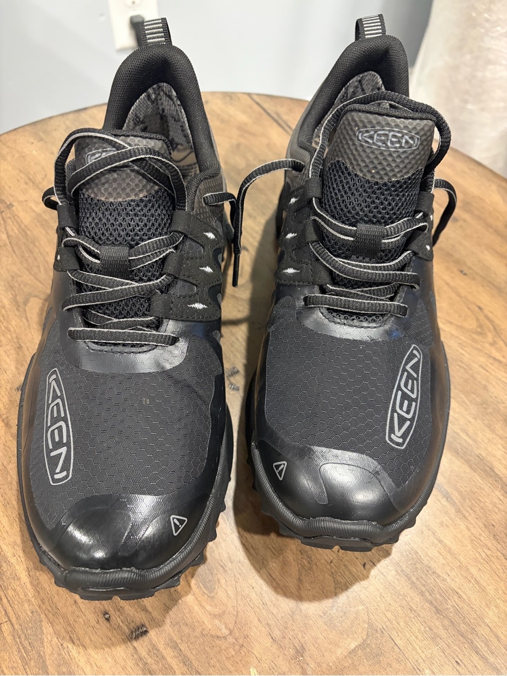 KEEN Men’s Trail Hiking Shoes – Size 9 – Like New!